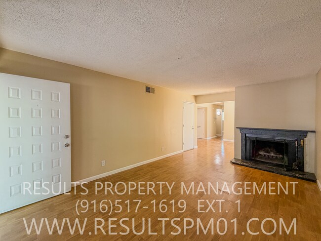 Building Photo - Adorable 2 bedroom duplex