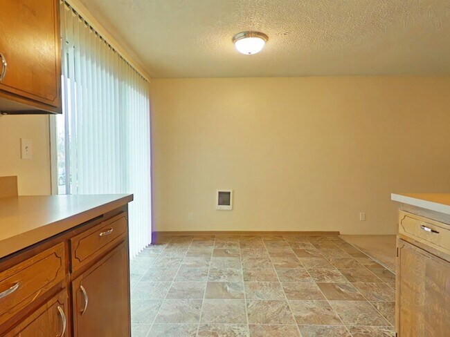 Building Photo - 2 Bedroom Duplex ~ South Corvallis ~ Pet F...