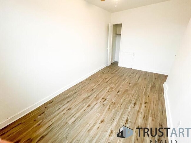 Building Photo - 3 bedroom house in Oxford Circle NorthEast...