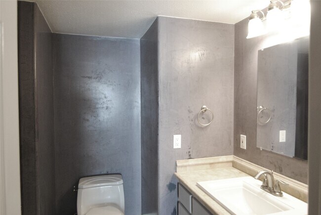 Building Photo - 8427 Hearth Dr