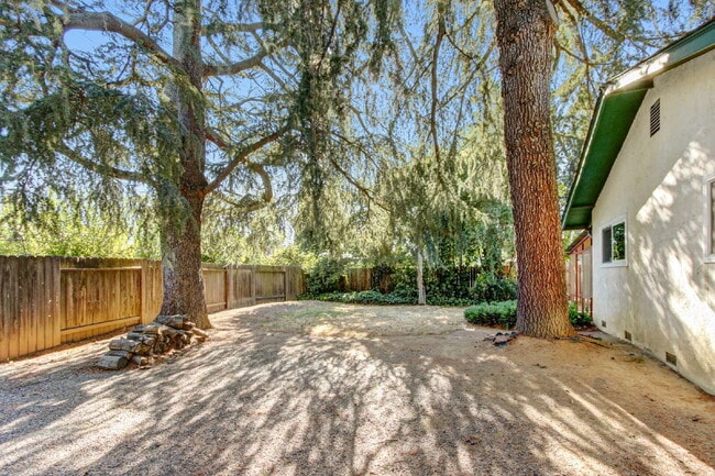 Building Photo - Classic Davis Manor Ranch — 3 Bed, 2 Bath with Covered Patio and Large Yard
