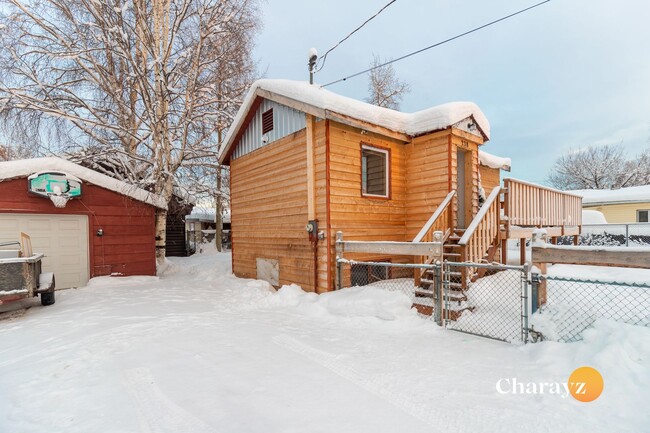 Building Photo - Cozy 2 Bedroom, 1.5 Bath, With a great Loc...