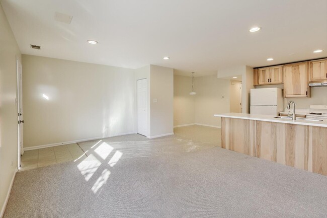 Building Photo - 2318 W Flournoy St