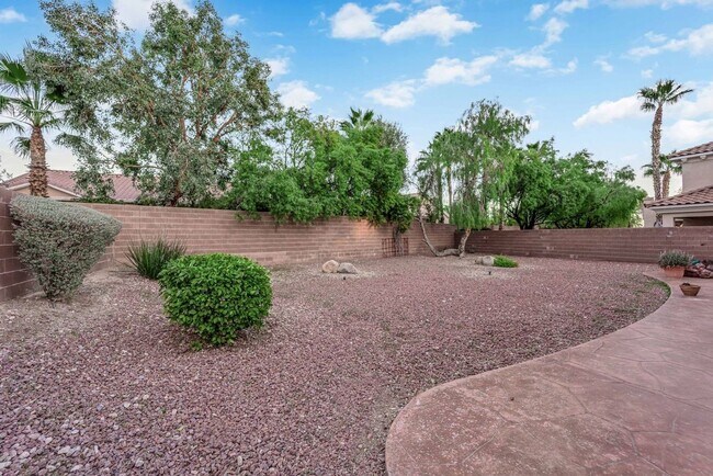 Building Photo - 914 Armandito Dr