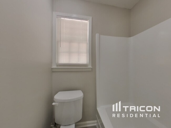 Building Photo - 188 Misty Hollow Way