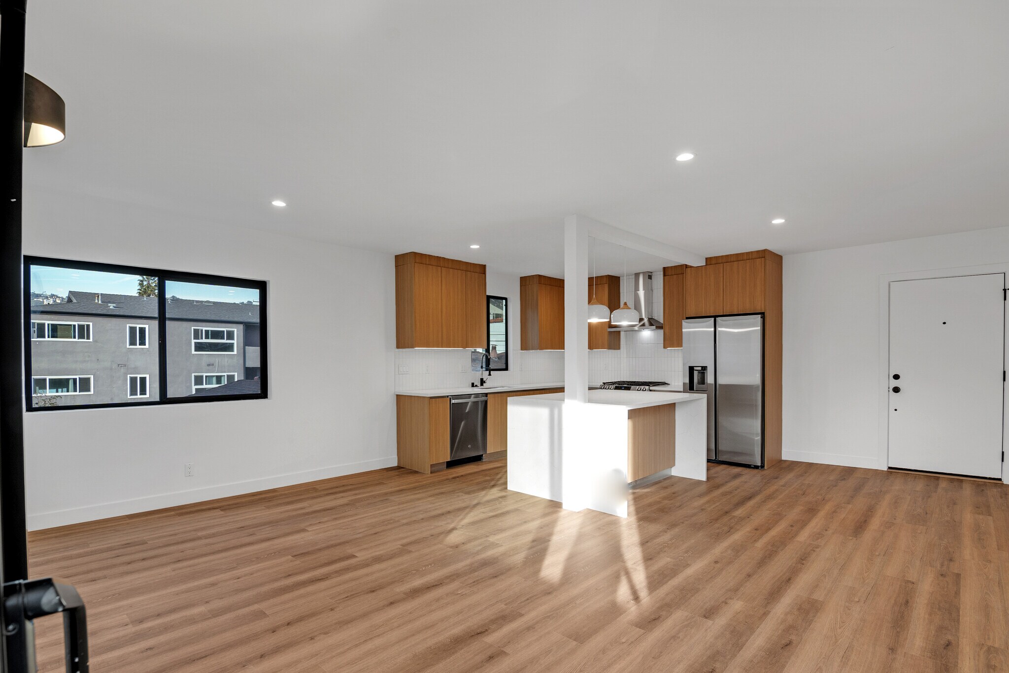 Building Photo - 950 Havenhurst Dr