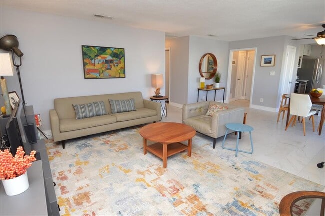 Building Photo - 5245 Coquina Key Dr SE