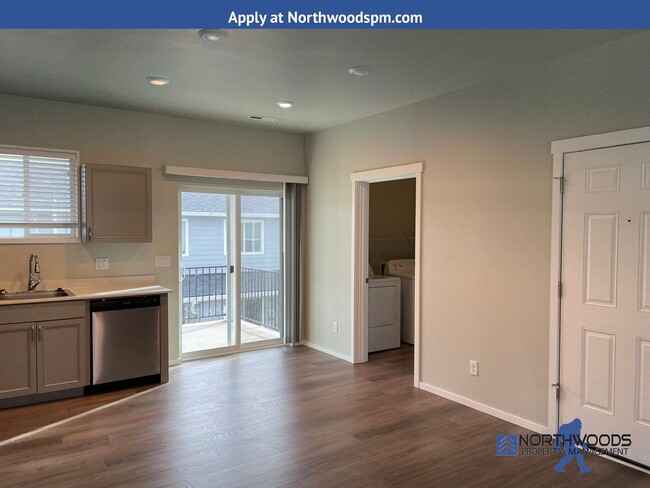 Building Photo - $500.00 Off First Months Rent Holiday Spec...