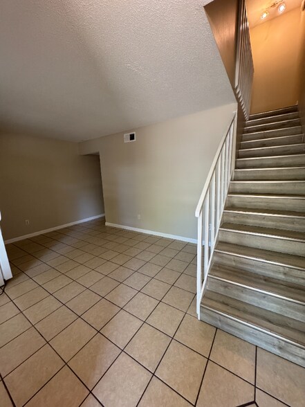 Building Photo - 109 Hampton Dr