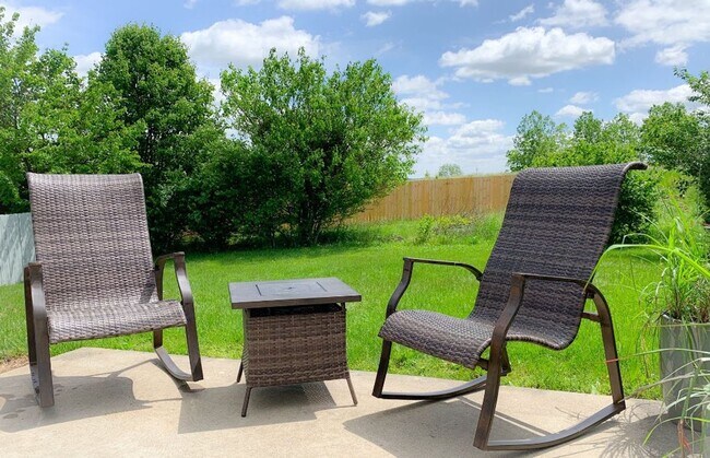 Building Photo - Short Term furnished rental available month to month