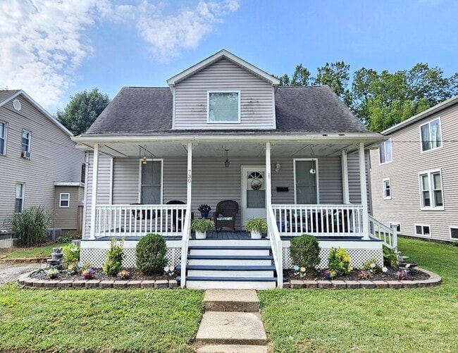 Primary Photo - 730 Maple St