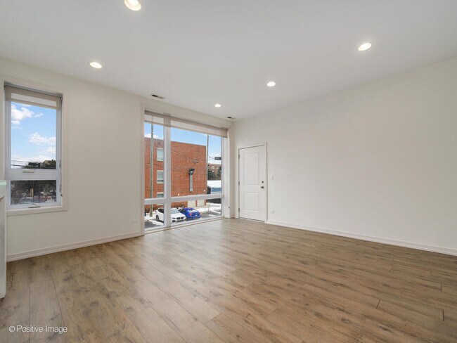 Building Photo - 4111 N Narragansett Ave