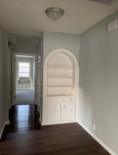 Building Photo - 210 W Willingham St