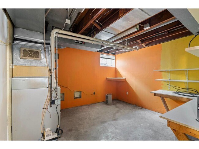 Building Photo - 2500 N Thomas Ave