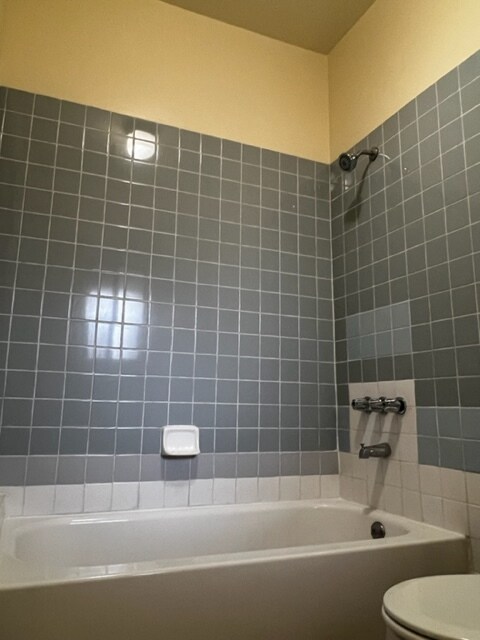 Bath - 959 N Wilton Pl
