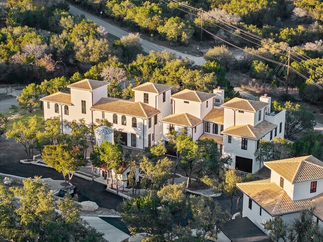 Building Photo - 2701 Bumble Bee Dr