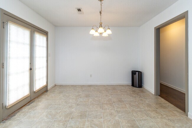 Building Photo - 2821 Vicksburg Ln