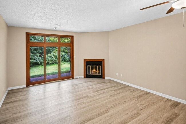 Building Photo - 13831 Amiot Dr