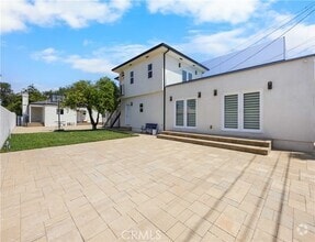 Building Photo - 828 E Olive Ave