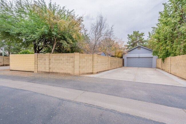 Building Photo - Charming 4-bedroom, 2-bathroom in Gilbert