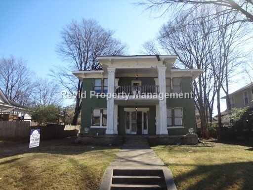 Building Photo - Move In Special! First Month Free!