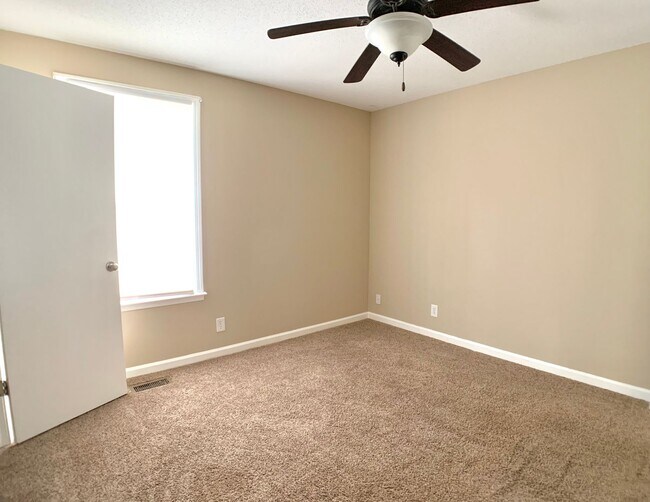 Building Photo - 511 Mallory Dr