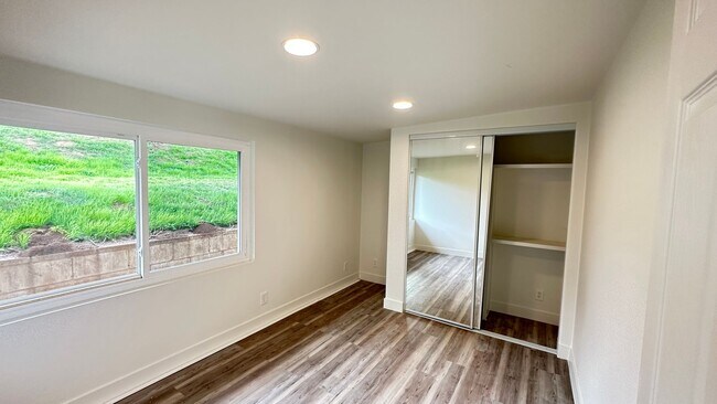 Building Photo - Remodeled 3 bd in Vista with large garage