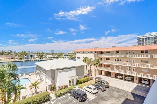 Building Photo - 3113 S Ocean Dr
