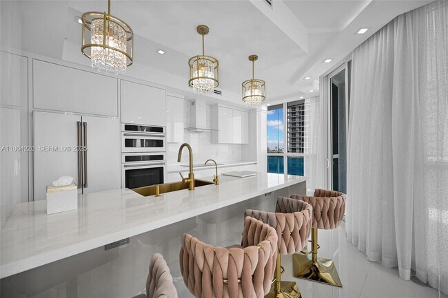 Building Photo - 16485 Collins Ave