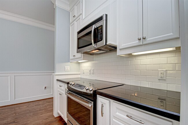 Building Photo - 2802 Morrison St