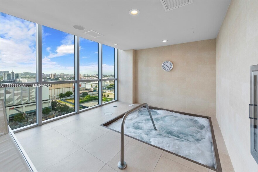Building Photo - 900 Biscayne