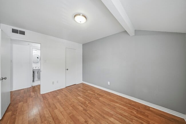 Building Photo - 3131 Cummins St