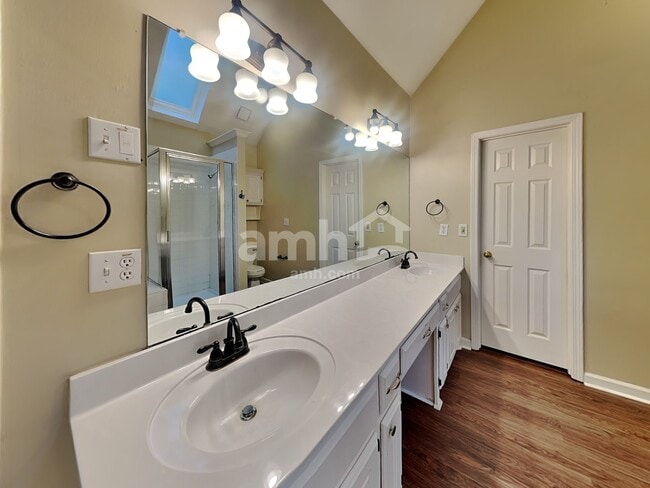 Building Photo - 1302 Hadaway Trail NE