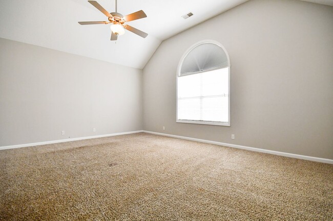 Building Photo - Pet Friendly Three Bedroom with Bonus!