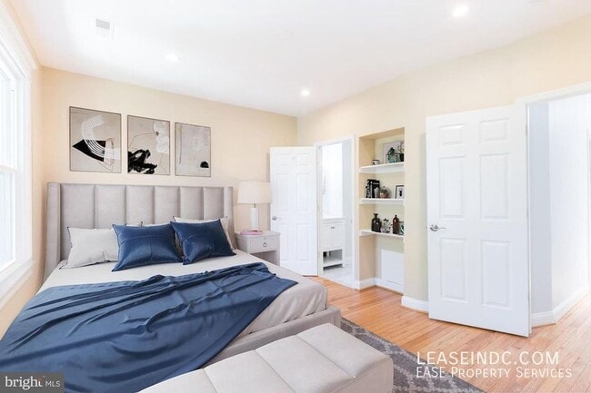 Building Photo - 624 Irving St NW