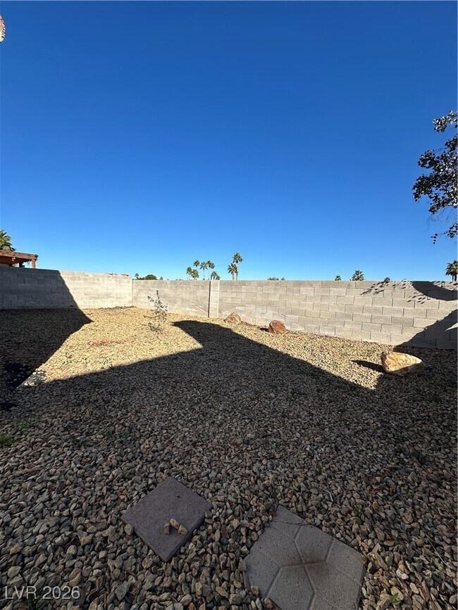 Building Photo - 2120 Running River Rd