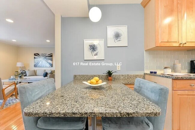 Building Photo - 168 Newton St