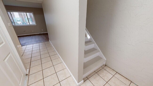 Building Photo - 630 Abbe Rd S