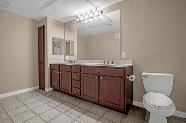 Building Photo - 7575 Kirby Dr