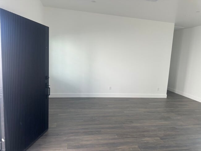 Building Photo - 10859 Nettleton St