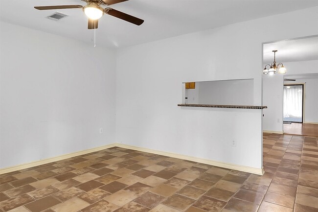 Building Photo - 727 S Iowa St