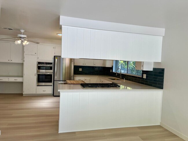 Building Photo - 16641 Park Ln Cir