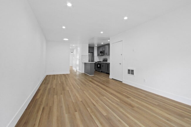 Floorplan - 10310 Regent