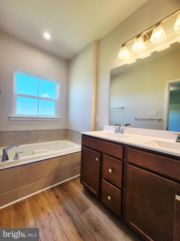 Building Photo - 149 Glory Maple Ln