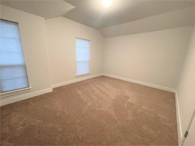 Building Photo - 248 Tanda Ln