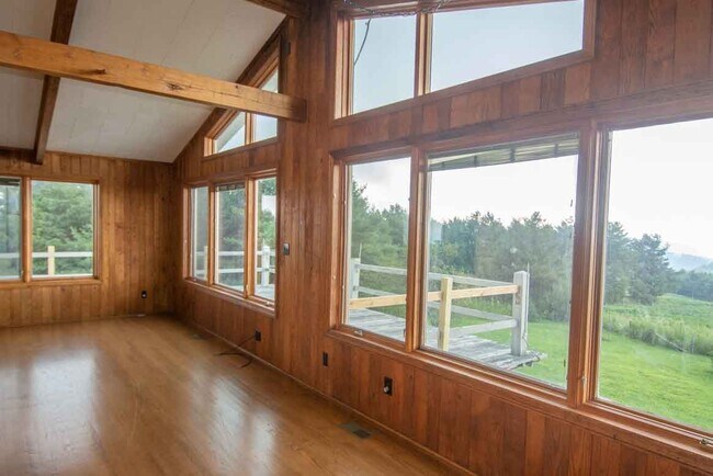 Building Photo - 10190 C Blue Ridge Pkwy