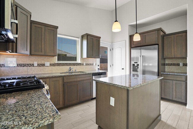 Building Photo - 901 Betton Pl