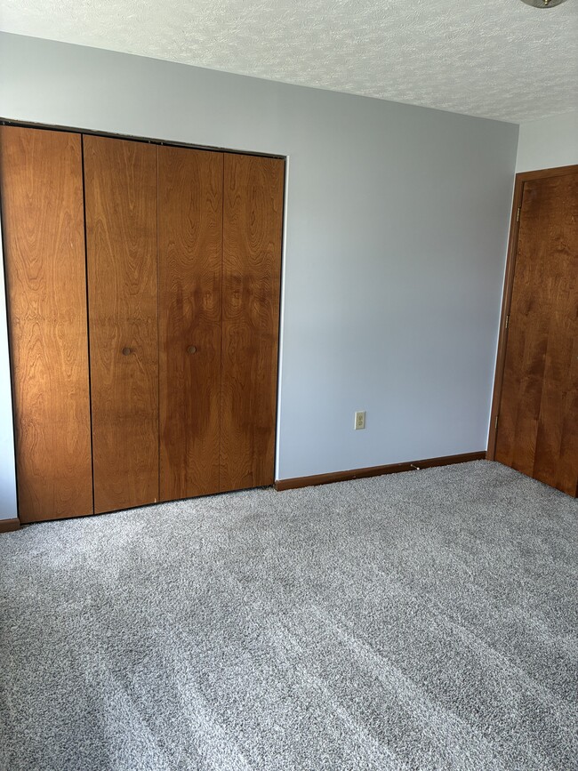 Building Photo - 995 Wren Ct