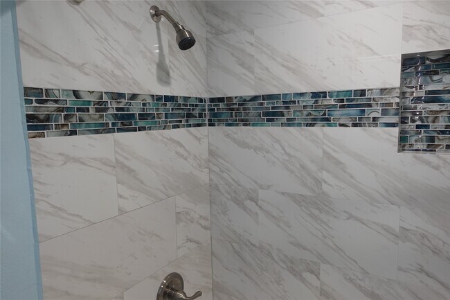 Building Photo - 1102 Winnie St