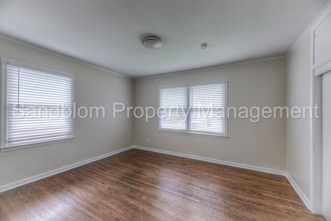 Building Photo - 5169 S Troost Ave